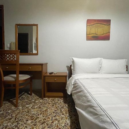 The Beehive 2 Apartment Mytilíni Екстериор снимка