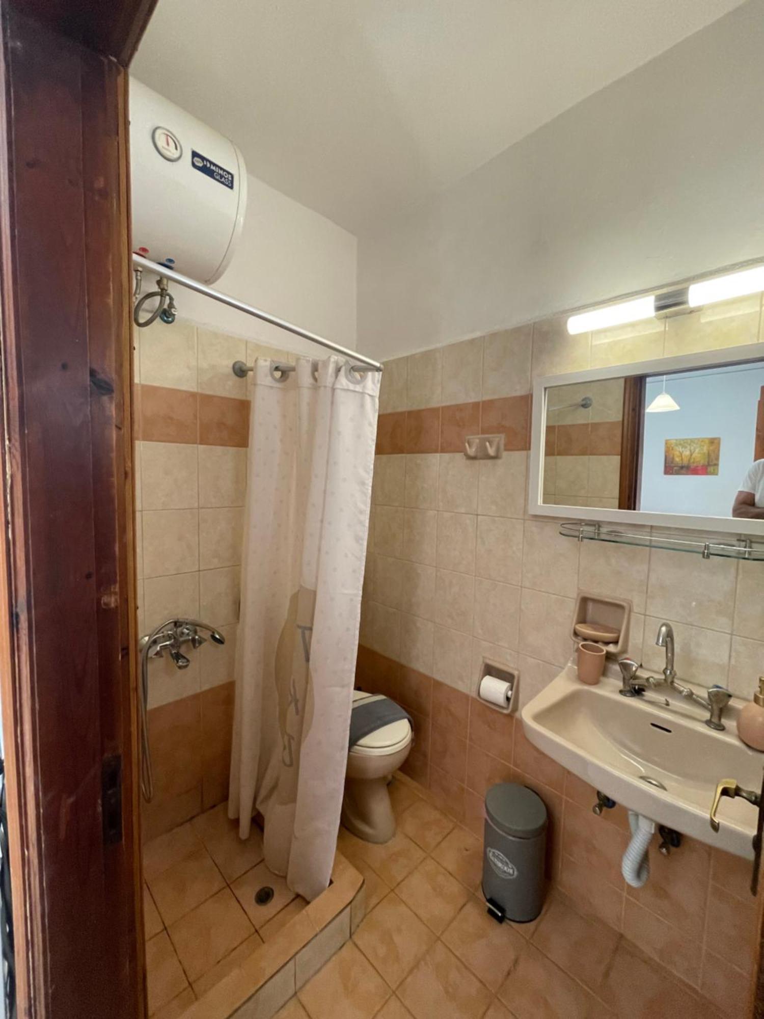 The Beehive 2 Apartment Mytilíni Екстериор снимка